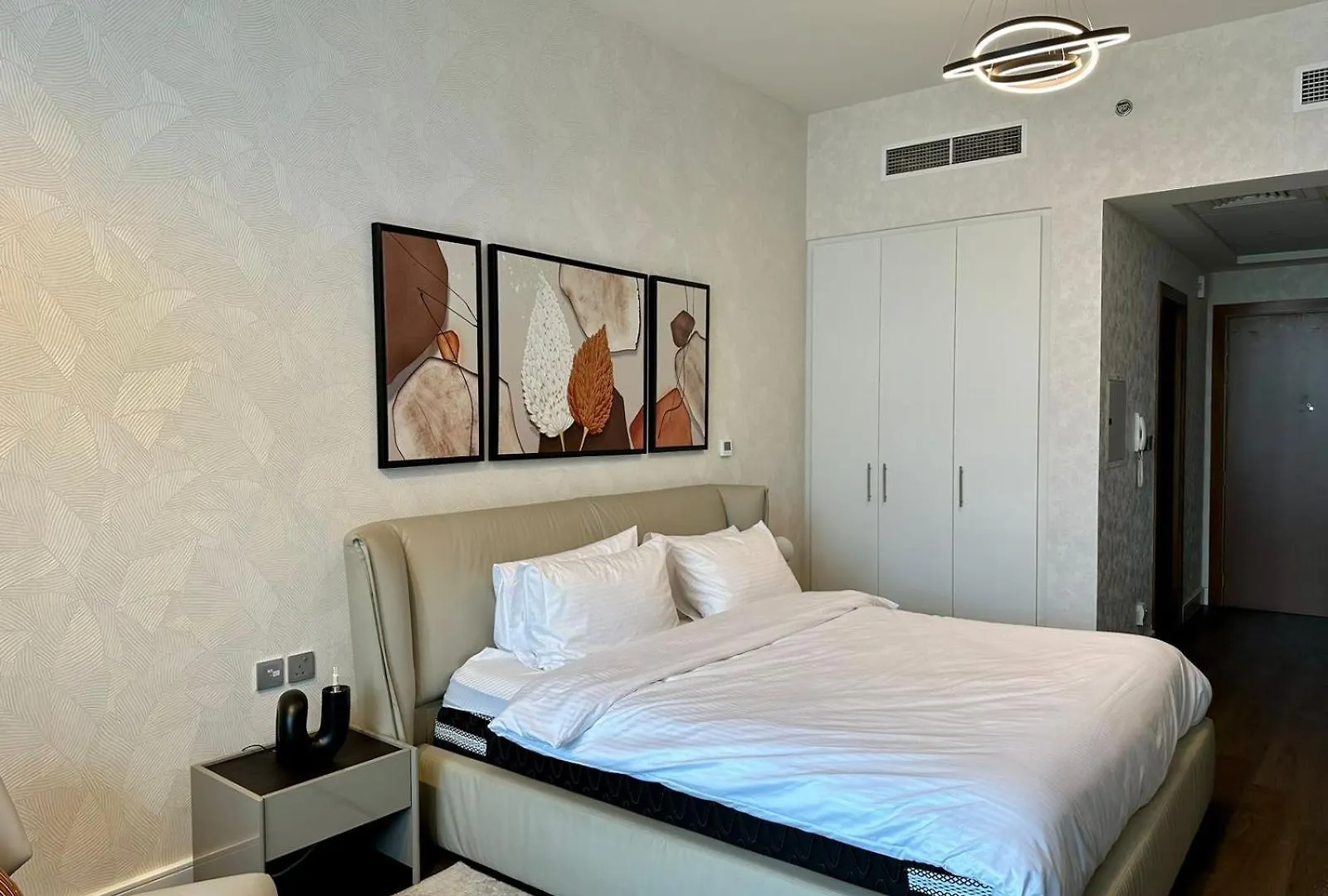 Dubai Canal View And Burj Khalifa View Studio In Business Bay