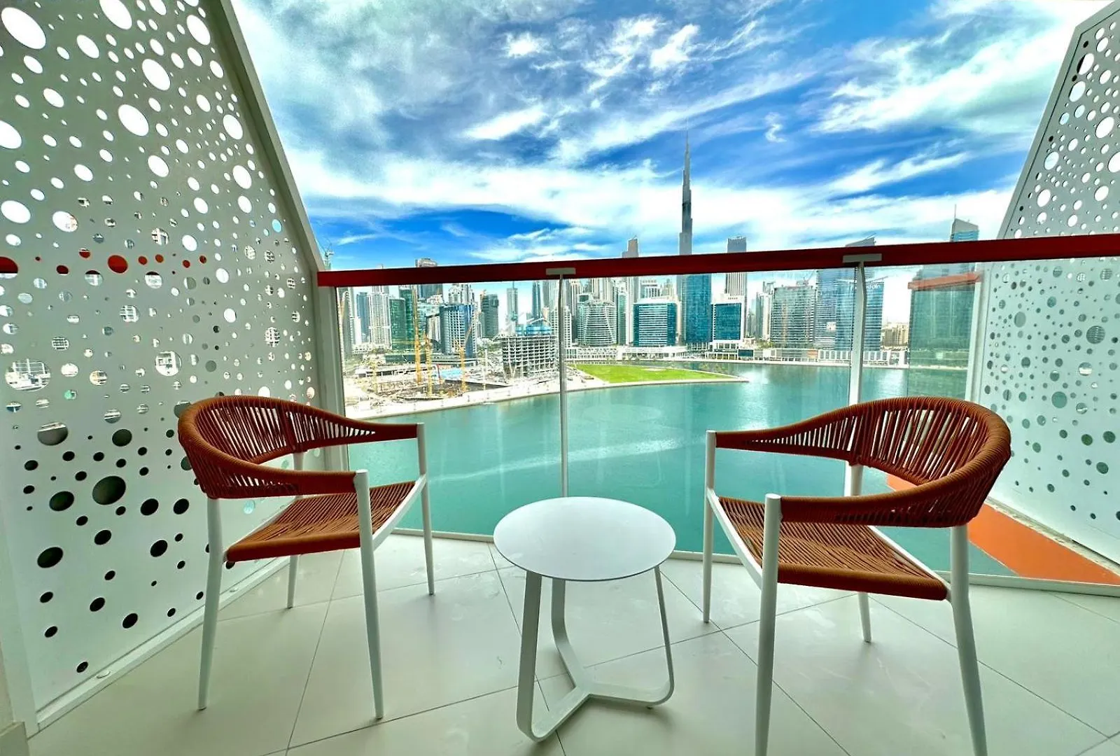 Apartment Dubai Canal View And Burj Khalifa View Studio In Business Bay United Arab Emirates
