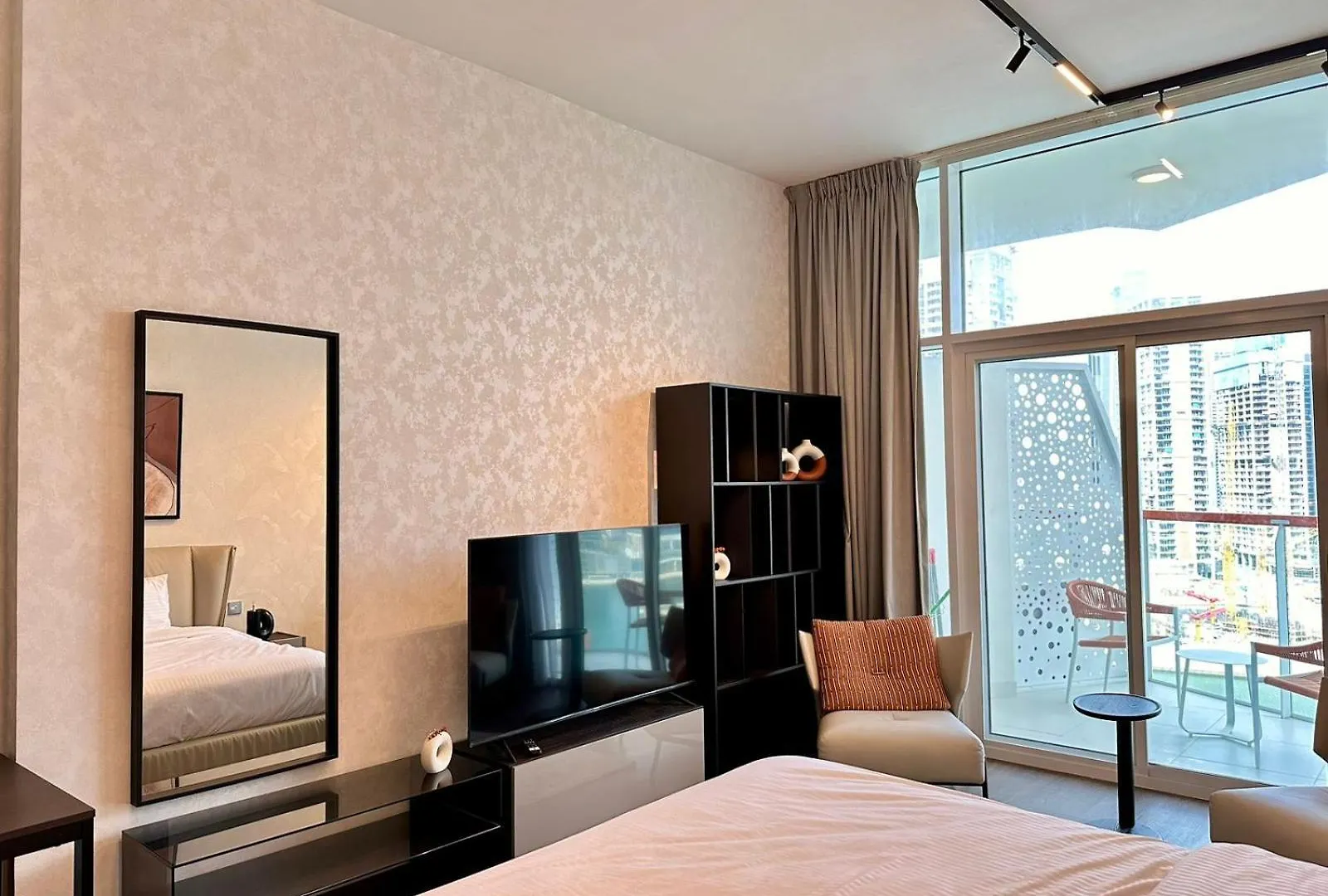 Apartment Dubai Canal View And Burj Khalifa View Studio In Business Bay