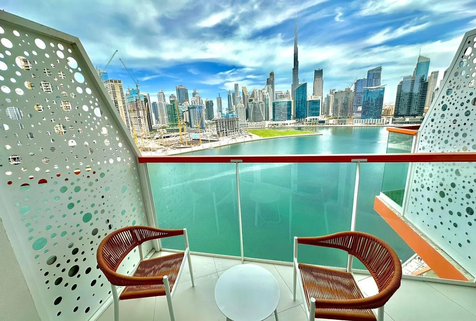 Apartment Dubai Canal View And Burj Khalifa View Studio In Business Bay