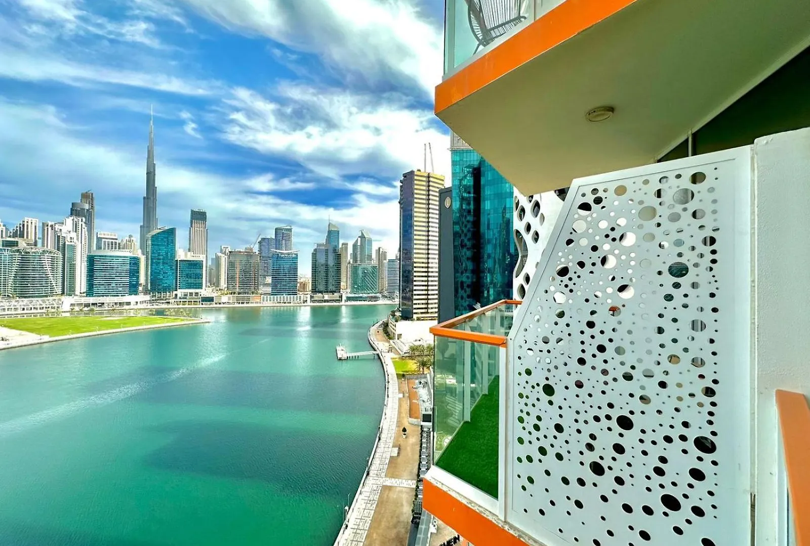 Dubai Canal View And Burj Khalifa View Studio In Business Bay