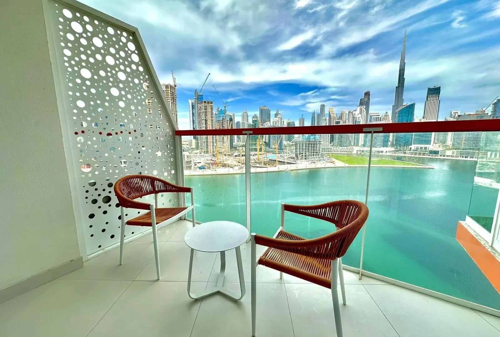 Dubai Canal View And Burj Khalifa View Studio In Business Bay Apartment