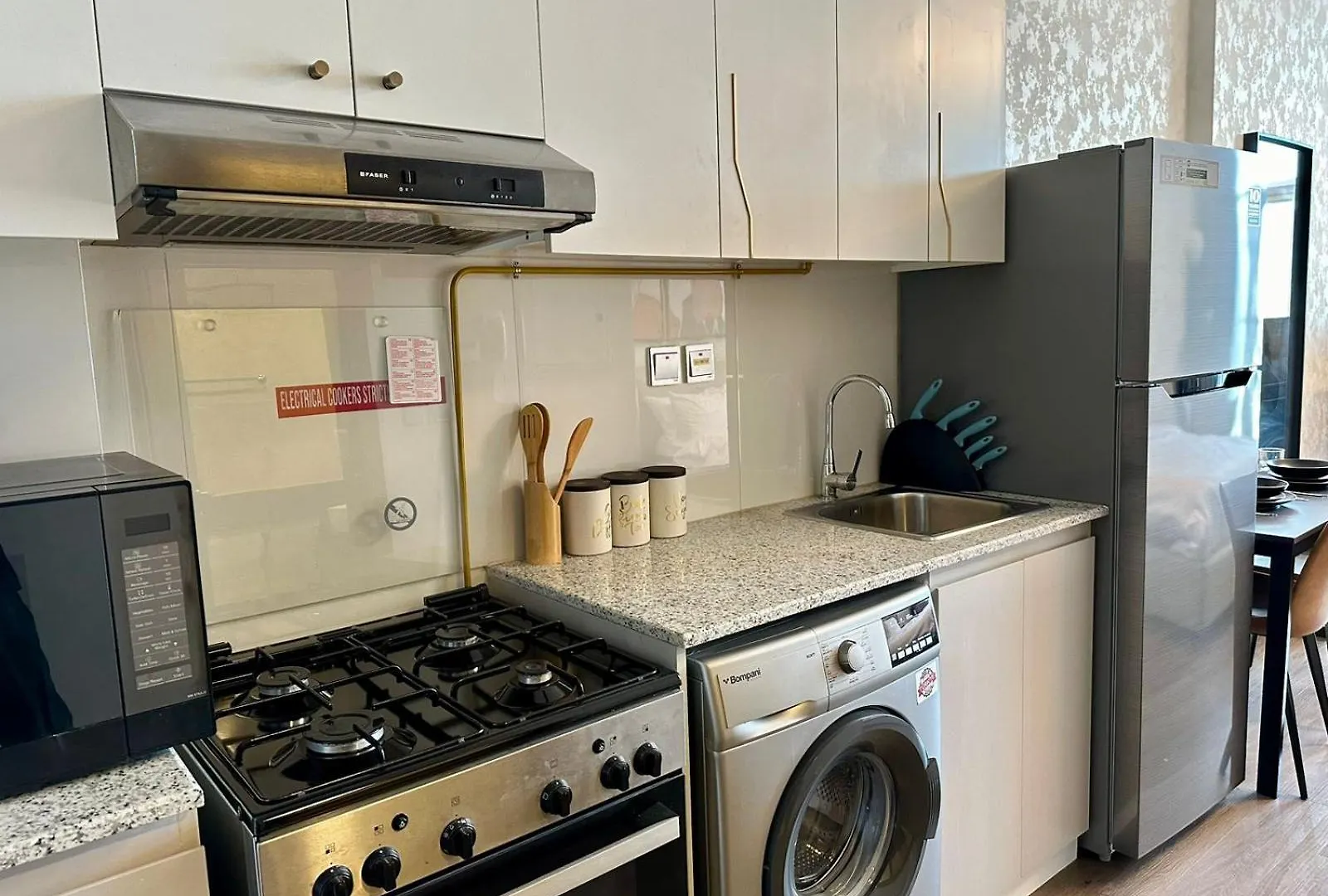 Apartment Dubai Canal View And Burj Khalifa View Studio In Business Bay